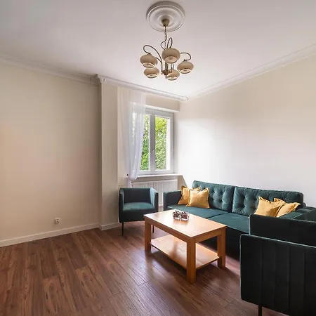 Apartament W Willi Herbstow 公寓 *
